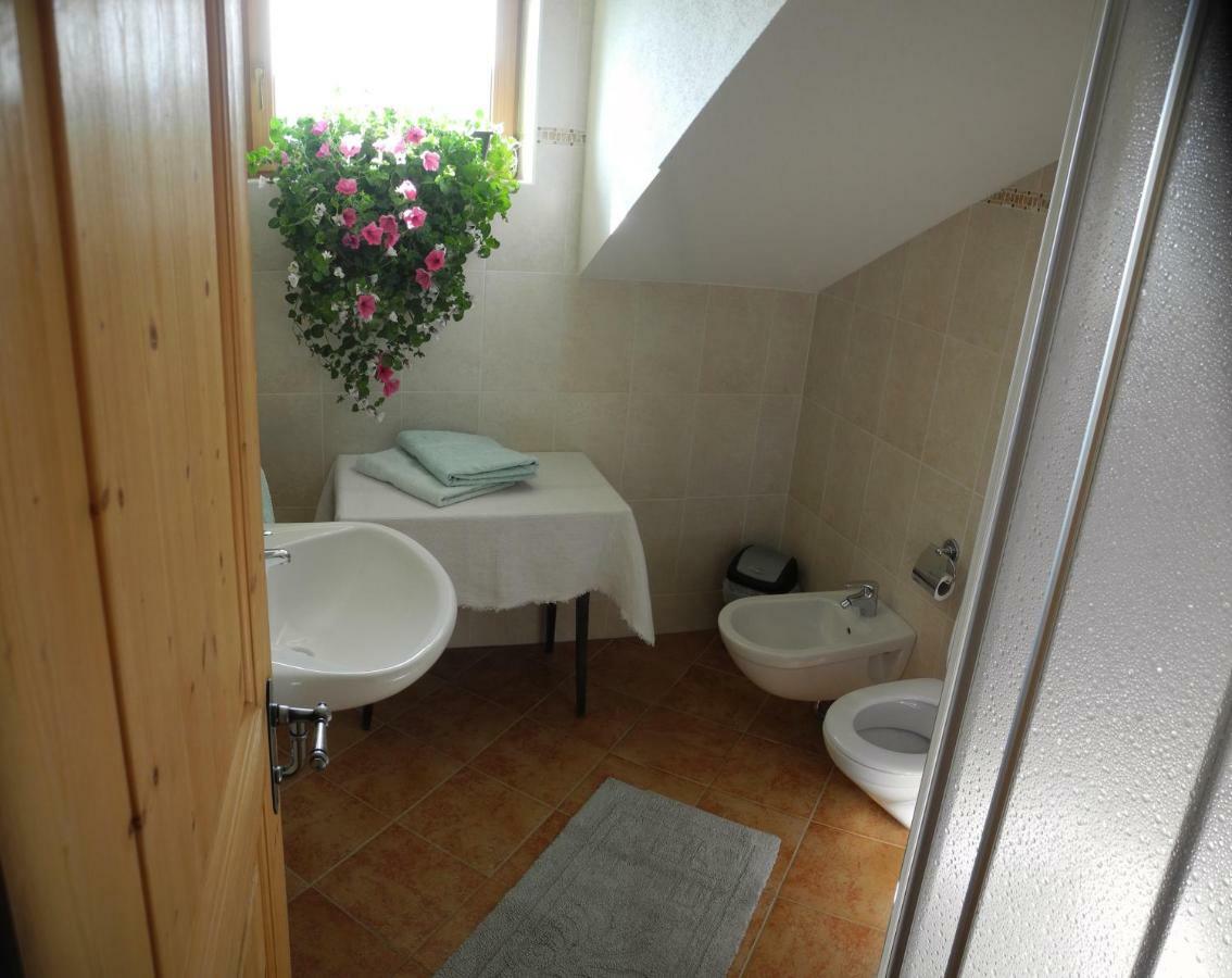 Naschthof Apartment Dobbiaco Luaran gambar